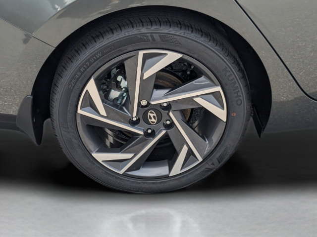 Certified 2025 Hyundai Elantra Limited FWD image 40