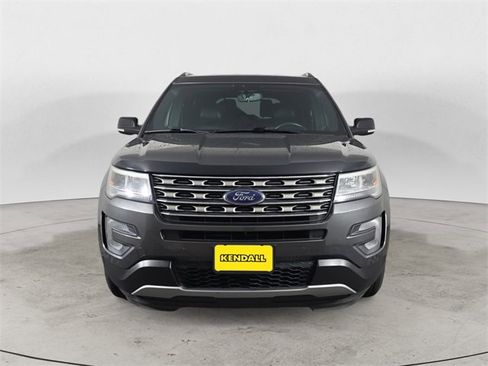 Used 2017 Ford Explorer XLT w/ Equipment Group 202A image 8
