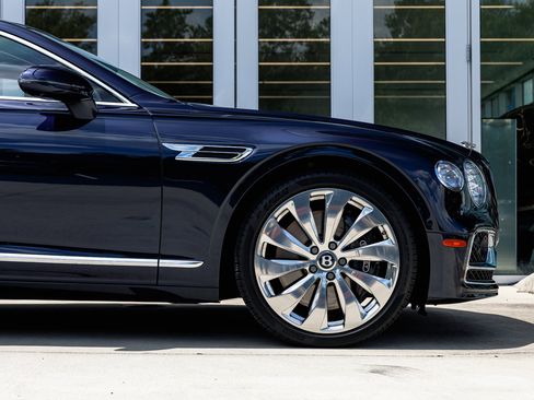 Certified 2024 Bentley Flying Spur V8 image 6
