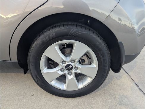 Used 2018 Kia Soul FWD image 10