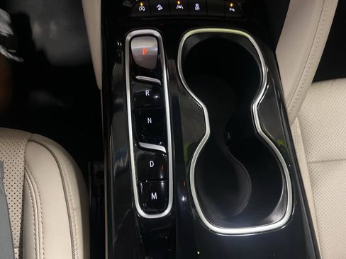 Used 2023 Buick Envision Essence AWD/4WD image 23
