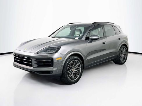 Used 2025 Porsche Cayenne image 1