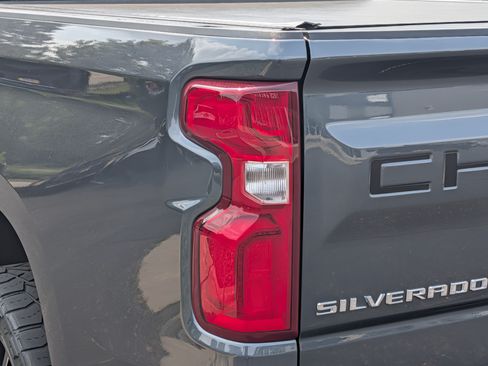 Used 2019 Chevrolet Silverado 1500 LTZ w/ LTZ Premium Package AWD/4WD image 17