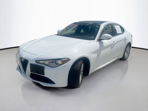 Used 2021 Alfa Romeo Giulia Sprint w/ Sun & Sound Package image 4