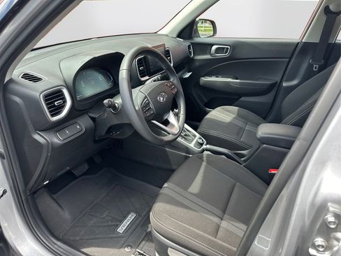 Used 2025 Hyundai Venue SEL image 7