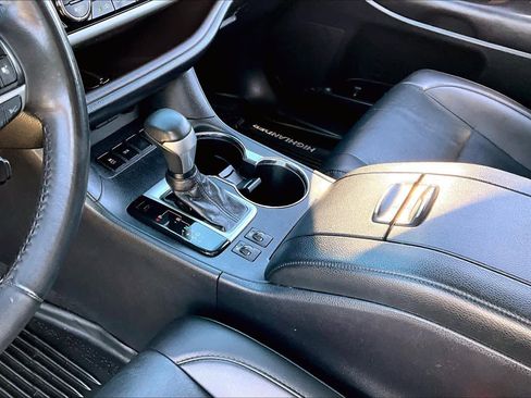 Certified 2019 Toyota Highlander XLE image 16