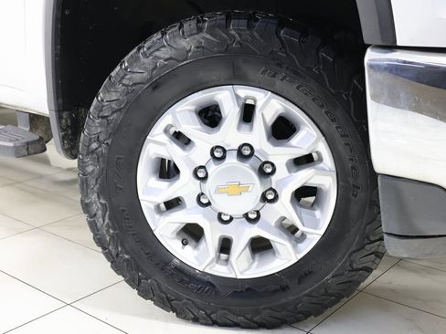 Used 2022 Chevrolet Silverado 2500 LTZ w/ LTZ Convenience Package image 13