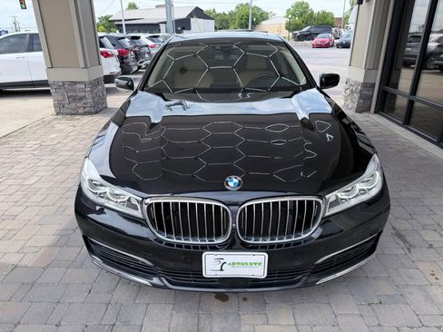 Used 2017 BMW 750i xDrive AWD/4WD image 2