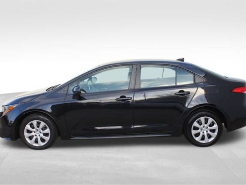 Used 2020 Toyota Corolla LE image 4