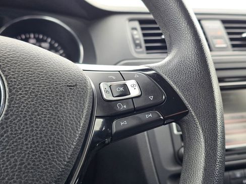 Used 2015 Volkswagen Jetta S image 30