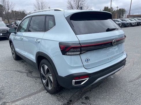 New 2026 Volkswagen Taos SE AWD/4WD image 4