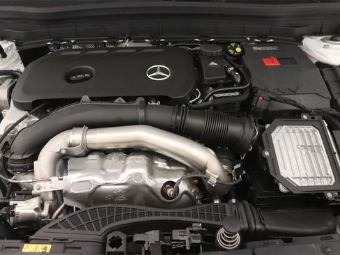 New 2025 Mercedes-Benz GLB 250 image 9