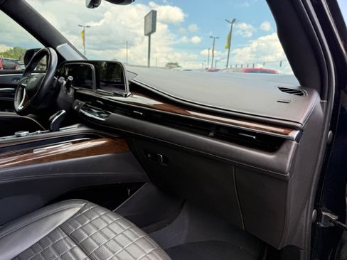 Used 2022 Cadillac Escalade Sport Platinum w/ LPO, ONYX Package AWD/4WD image 26