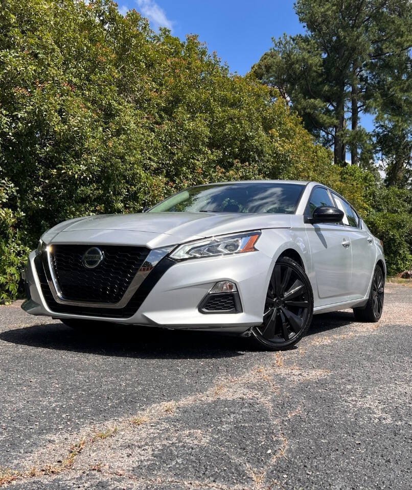Used 2021 Nissan Altima 2.5 SR FWD image 2