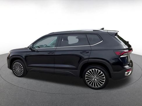 Used 2025 Volkswagen Taos SE image 10
