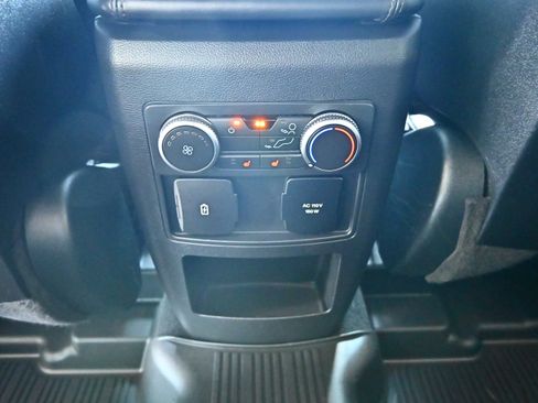 Used 2020 Ford Explorer Platinum w/ Premium Technology Package AWD/4WD image 17