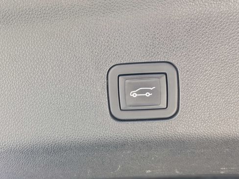 Used 2024 Chevrolet Tahoe Premier AWD/4WD image 16