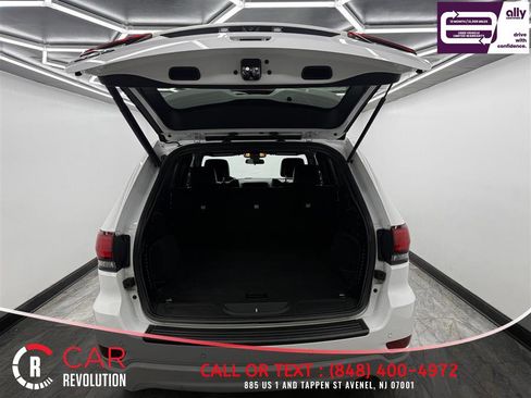 Used 2021 Jeep Grand Cherokee Laredo X AWD/4WD image 6