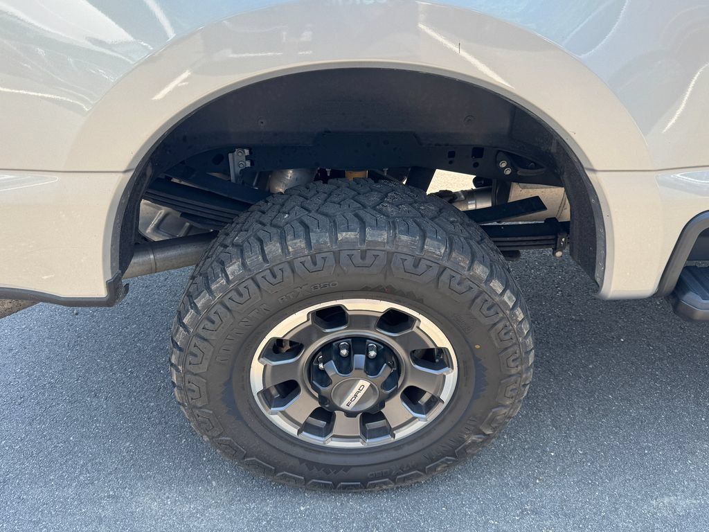 Used 2024 Ford F350 Lariat w/ Lariat Ultimate Package AWD/4WD image 11