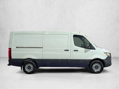 Used 2025 Mercedes-Benz Sprinter 2500 image 4