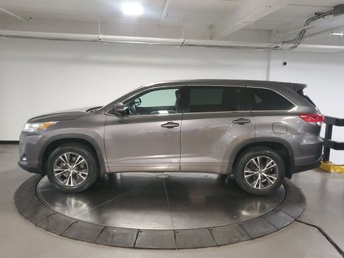 Used 2018 Toyota Highlander LE image 5