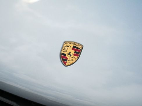 Certified 2026 Porsche Macan AWD/4WD image 8