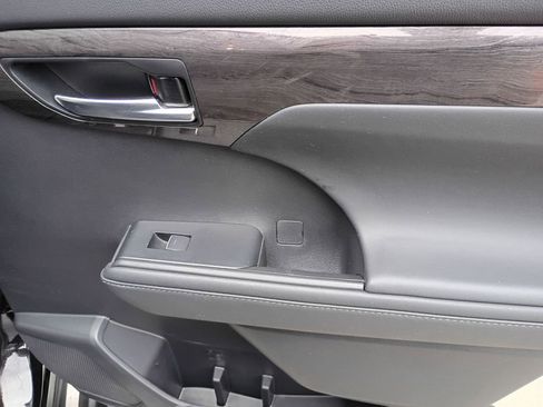 Used 2021 Toyota Highlander Platinum image 15