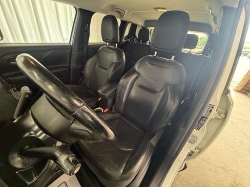 Used 2016 Jeep Renegade Limited AWD/4WD image 5