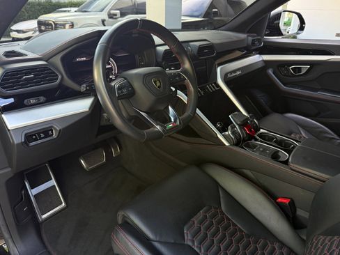 Used 2019 Lamborghini Urus image 18