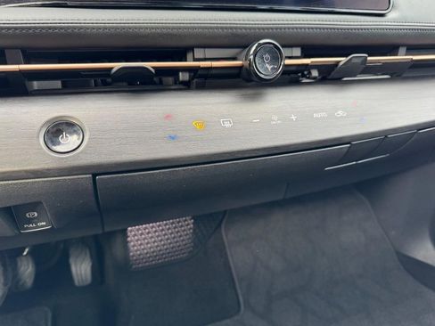 Used 2024 Nissan Ariya AWD image 19