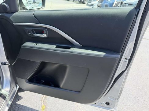 Used 2014 MAZDA MAZDA5 Sport FWD image 10