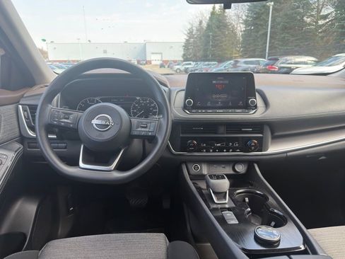 Used 2023 Nissan Rogue SV image 15