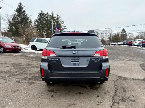 Used 2011 Subaru Outback 3.6R Limited image 4