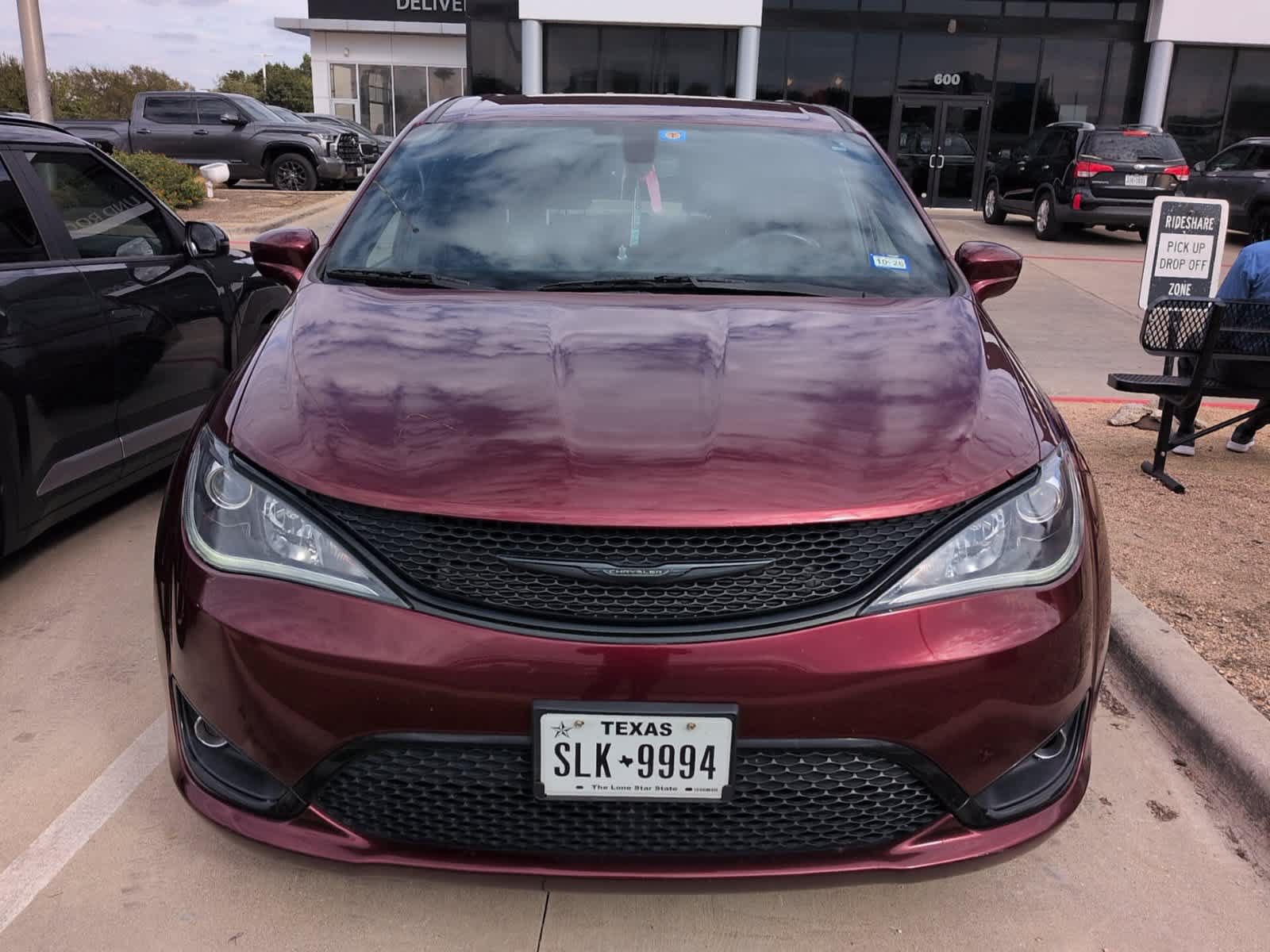 Used 2020 Chrysler Pacifica Touring w/ S Appearance Package FWD image 2