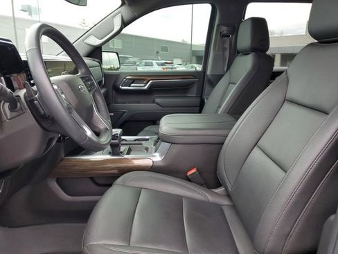 Used 2024 Chevrolet Silverado 1500 LT Trail Boss w/ LT Trail Boss Premium Package AWD/4WD image 11