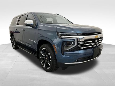 Used 2025 Chevrolet Suburban Premier AWD/4WD image 7