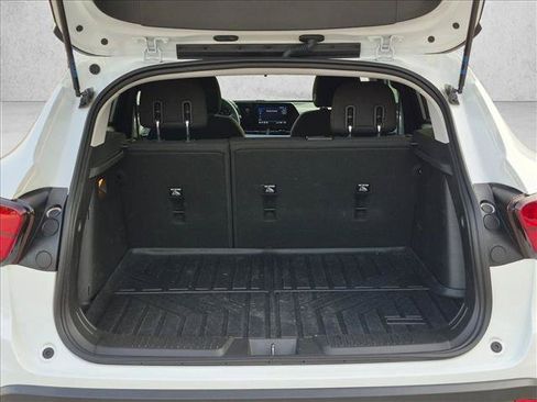 Used 2024 Chevrolet Trax LS w/ LS Convenience Package FWD image 6