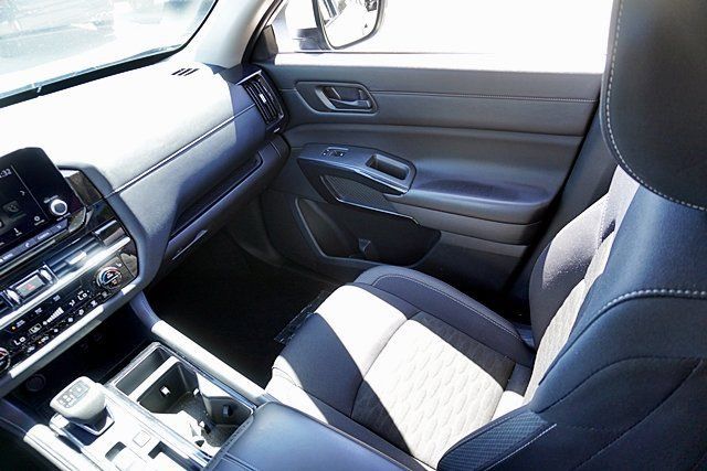 Certified 2023 Nissan Pathfinder SV w/ Black Appearance Package FWD image 30