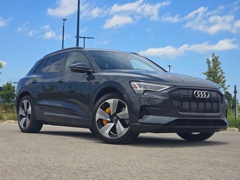 Used 2023 Audi e-tron Premium Plus w/ Premium Plus Package AWD/4WD image 1