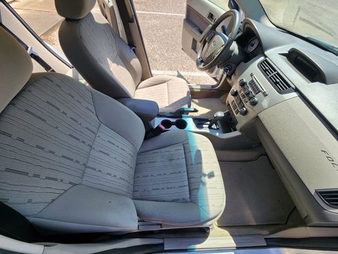Used 2011 Ford Focus SE w/ 201A Rapid Spec Order Code FWD image 10