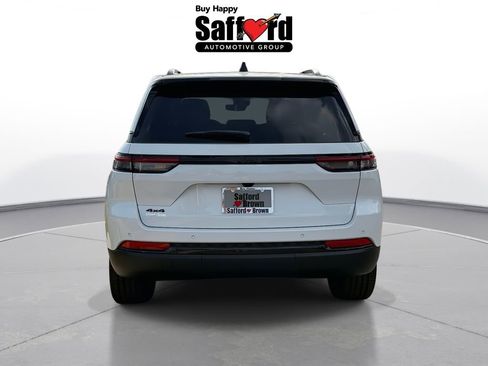 New 2025 Jeep Grand Cherokee Altitude w/ Trailer Tow Package AWD/4WD image 12