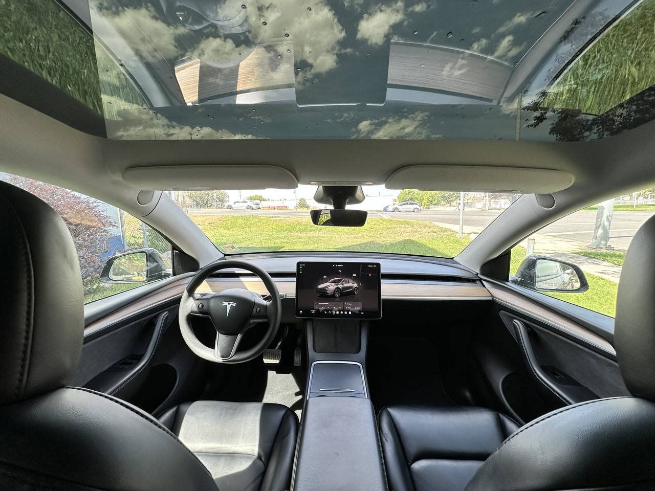 Used 2024 Tesla Model Y Long Range AWD/4WD image 29