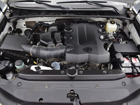 Used 2019 Toyota 4Runner SR5 Premium image 9