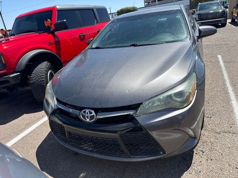 Used 2016 Toyota Camry SE FWD image 2