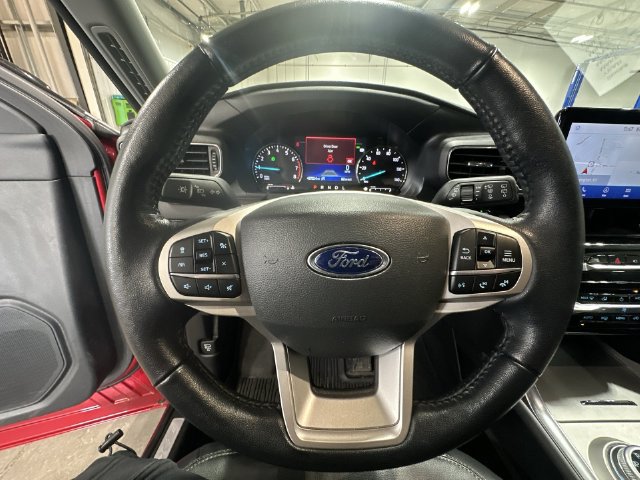 Used 2021 Ford Explorer Limited w/ Equipment Group 301A AWD/4WD image 15
