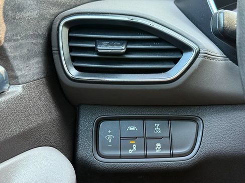 Used 2019 Hyundai Santa Fe SE AWD/4WD image 10