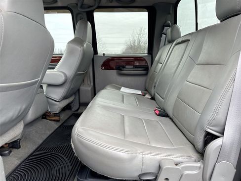 Used 2005 Ford F250 Lariat image 22