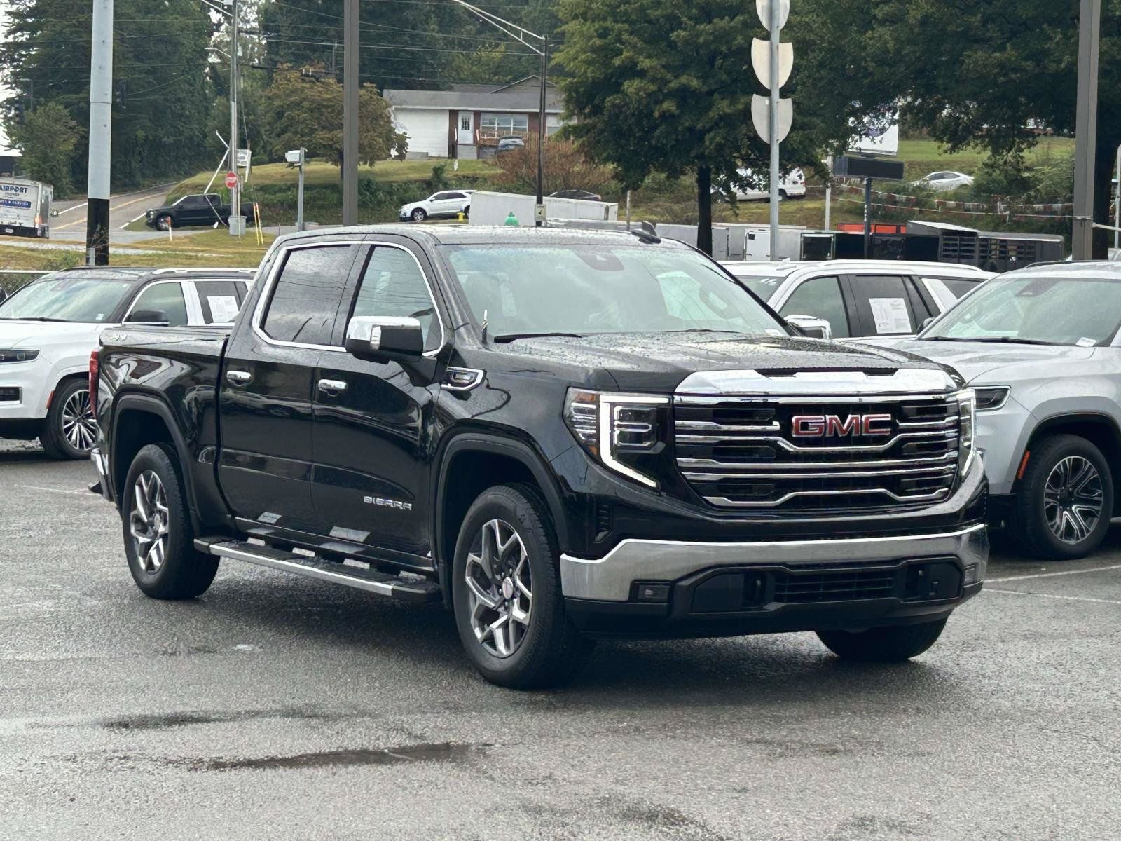Used 2026 GMC Sierra 1500 SLT w/ SLT Premium Package AWD/4WD image 1