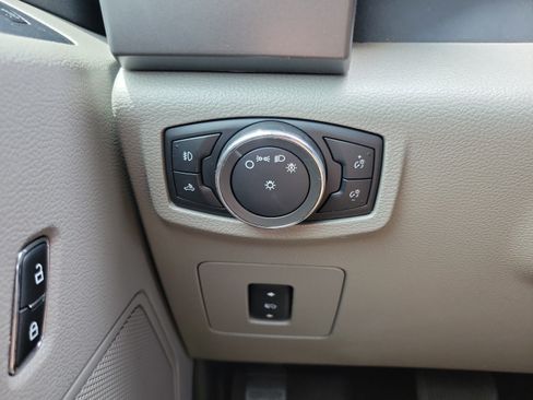 Used 2015 Ford F150 XLT w/ Equipment Group 302A Luxury AWD/4WD image 19