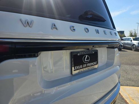 Used 2024 Jeep Wagoneer Series II w/ Flexible Seating Group RWD image 14